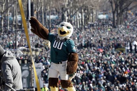 Eagle Gallery: Philadelphia Eagles Mascot Pictures