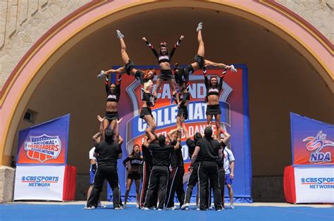 Navarro College | Cheer stunts, Cheerleading, Cheerleading stunt