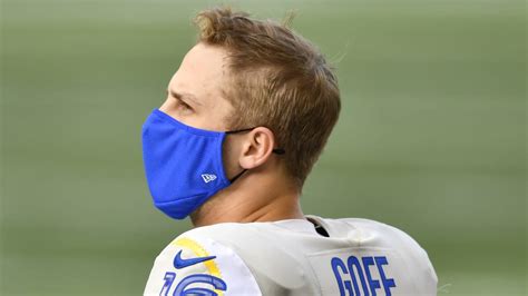 Rams QB Jared Goff suffers broken thumb, unlikely to play in Week 17