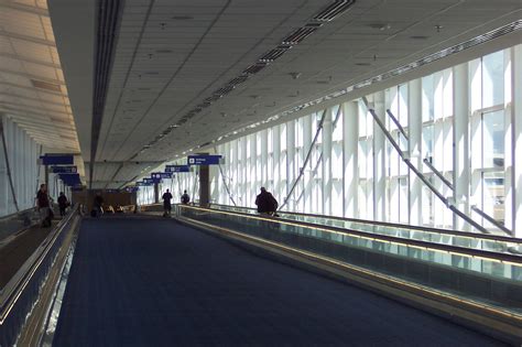 DFW Airport Terminal C/D Pedestrian Skybridge - L.A. Fuess Partners : L ...