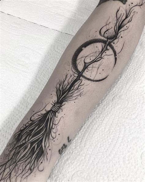 Tattoo Broom Blackwork Witch tattoo Moon tattoo Darktattoo Pretty Tattoos, Love Tattoos ...