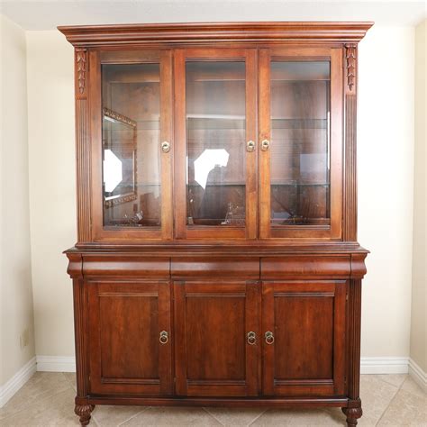 Vintage Ethan Allen Lighted China Cabinet | EBTH