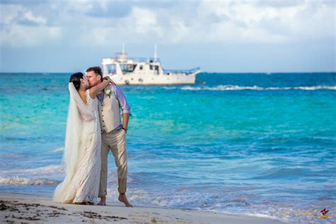 Top 4 Tips to Have the Most Charming Caribbean Wedding | Cardinal Bridal