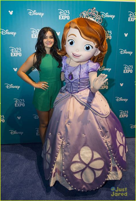 Ariel Winter Reads 'Sofia The First' To Fans At D23 | Photo 851709 ...