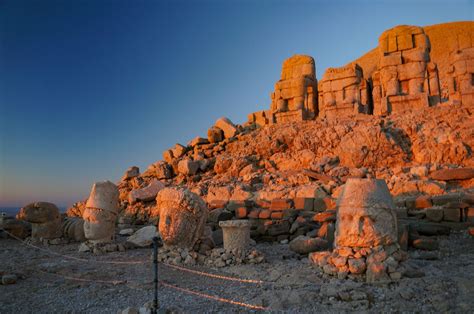 Sunrises and statues at Mount Nemrut in Turkey | Faraway Worlds