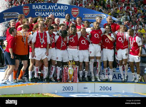 ARSENAL CELEBRATE PREMIERSHIP CHAMPIONS 03-04 HIGHBURY LONDON ENGLAND 15 May 2004 Stock Photo ...