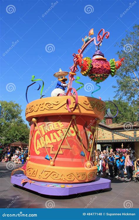 Donald Duck in Disney Parade at Disneyland Editorial Stock Photo ...