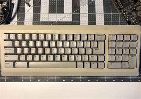 Picked up a Macintosh Plus keyboard for a few bucks - Restoration in ...