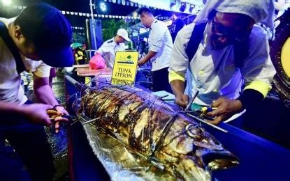 GenSan folks feast on over a ton of tuna in street grill fest ...