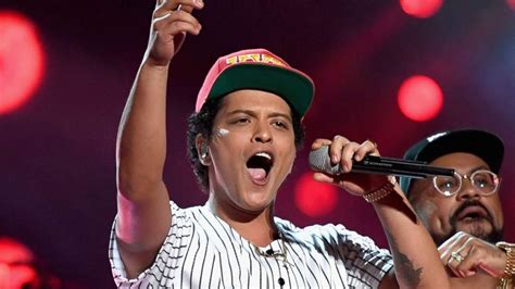 Bruno Mars wins big at 2017 Soul Train Awards - ABC News