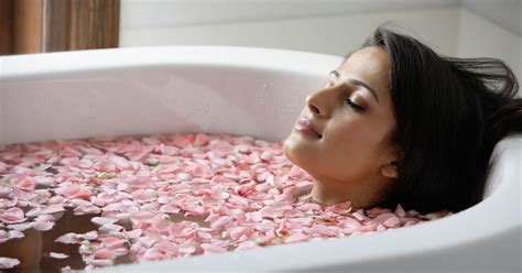 These DIY Detox Bath Recipes Will Cleanse And Calm Your Body | HuffPost