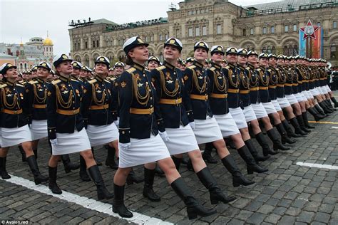 Putin shows off Russia's firepower at Victory Day parade | Daily Mail Online