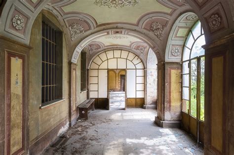 34 Beautiful Interiors In Abandoned Homes That Will Leave You Wondering What Happened | Bored Panda