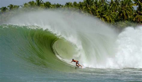 The Best Waves of 2023 Captured by One Indo Videographer