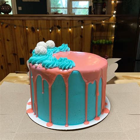 Gender reveal pink and blue drip cake | Drip cakes, Blue drip cake, Cake