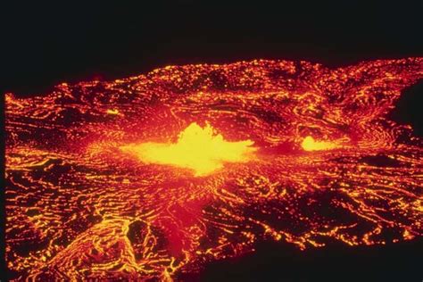 Hawaii: Lava lake at Halemaumau crater rising gradually, could spill out to crater floor ...