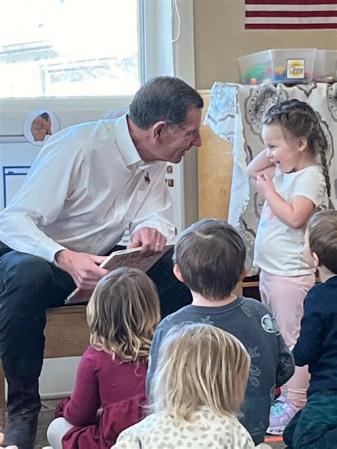 Senator John Barrasso reads to kids - Lusk Herald