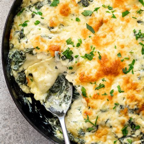 Creamy spinach baked ravioli - Simply Delicious