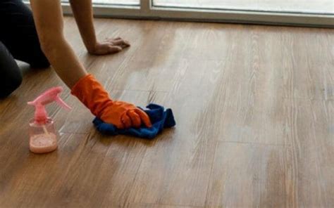 How to Remove Surface Scratches from Hardwood Floors - 3 Simple Steps