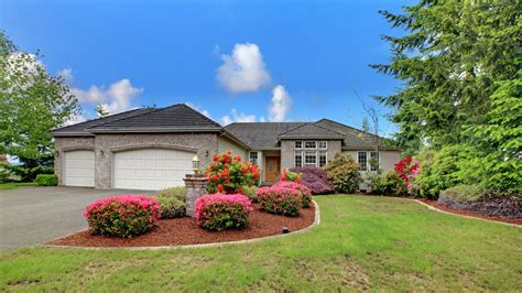 Curb Appeal Front Yard Landscaping Ideas With Rocks And Mulch : Further ...