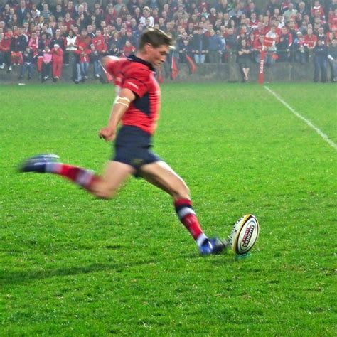 O'Gara | Ronan O'Gara kicking kicking a conversion in the Mu… | Flickr