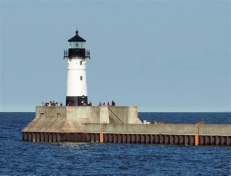 Duluth Harbor North Pier Light, Minnesota (with Map & Photos)