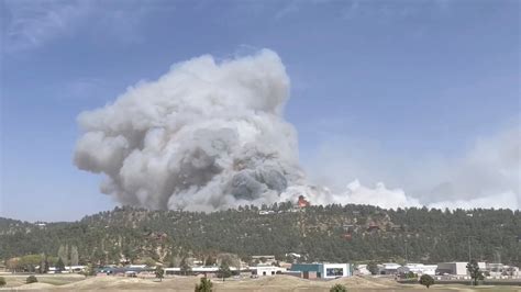 Wildfire burns homes, triggers evacuations in New Mexico town | Reuters