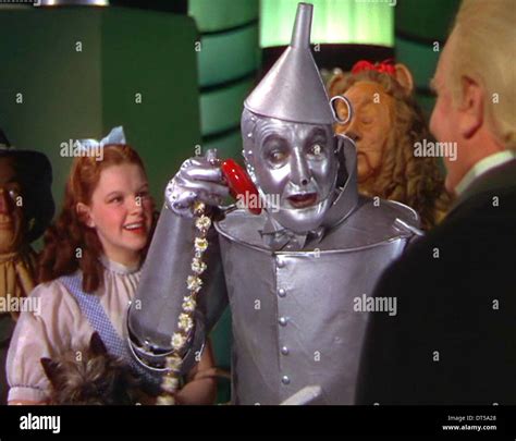 JUDY GARLAND & JACK HALEY THE WIZARD OF OZ (1939 Stock Photo: 66500512 ...