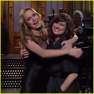 Brie Larson Brings Mom On Stage for ‘SNL’ Opening Monologue – Watch Now! | Brie Larson, Saturday ...