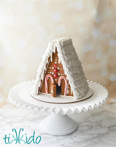 Ruffled Royal Icing Gingerbread House Roof Tutorial | Tikkido.com