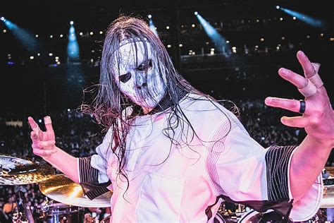 Watch Slipknot Drummer Jay Weinberg's Dog React To His New Mask