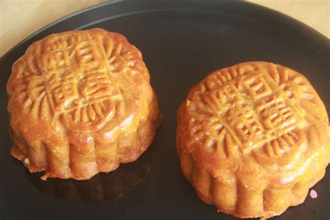 Simple Indulgence: Traditional Baked Mooncake