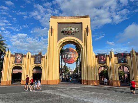 Halloween Horror Nights 31 Entrance Marquee Finally Rises at Universal Studios Florida - WDW ...