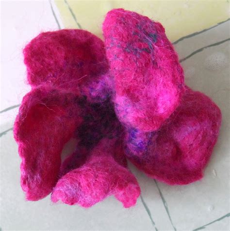 Felters Journey: TUTORIALS - Felting Flowers