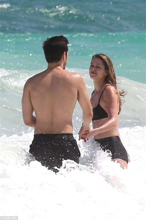 Melissa Benoist and co-star Chris Wood kiss in Mexico | Daily Mail Online