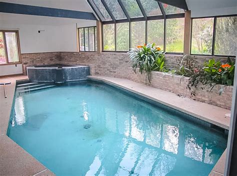 30+ Airbnb Vacation Rentals with Indoor Pools in the US (With ...