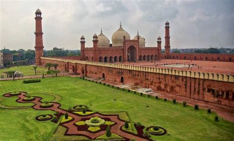 Badshahi Masjid Lahore - Pakistan Images & Photos