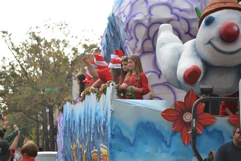 Are they ALL yours?: Our 1st New Orleans Christmas Parade