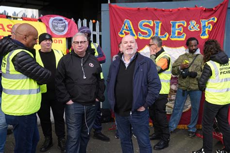 Aslef’s Mick Whelan pleads for return to negotiating table | Salisbury Journal