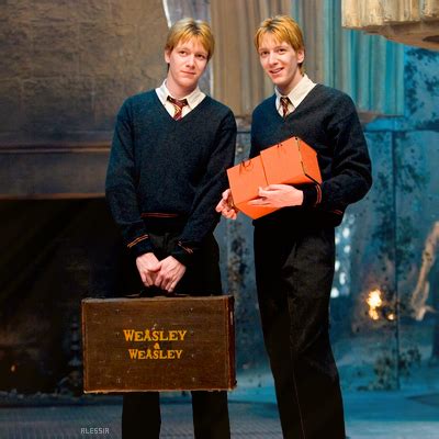 Weasley Twins - Harry Potter Fan Art (23184610) - Fanpop