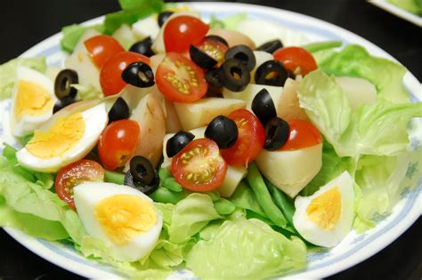 Main Course Salads: Salade Nicoise