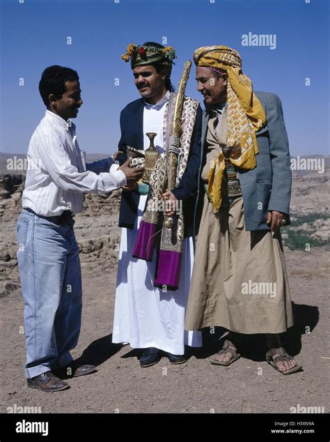 Yemen wedding hi-res stock photography and images - Alamy