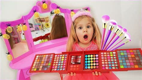 Diana Pretend Play Dress Up and Make Up Toys - YouTube | Kids makeup, Makeup toys, Disney ...