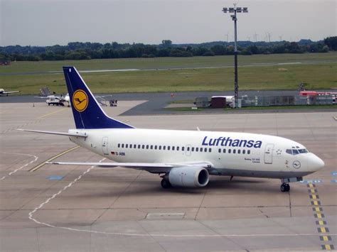 File:Lufthansa Boeing 737-500 D-ABII.jpg - Wikimedia Commons