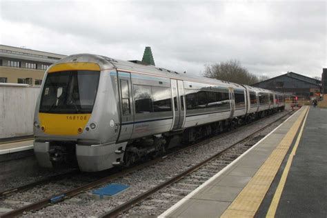 Oxford railway station in Oxford | englandrover.com