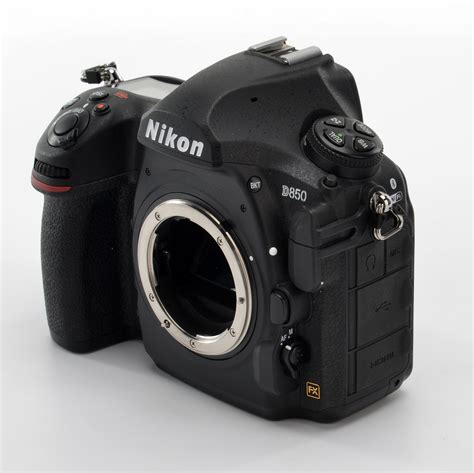 Sold: Nikon D850 Like New! USA Shutter Count 3035 $1900 - FM Forums