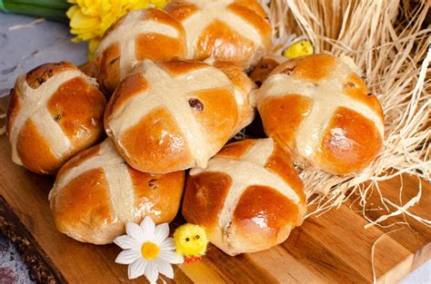 Flawless Hot Cross Buns - Easy to follow traditional UK recipe