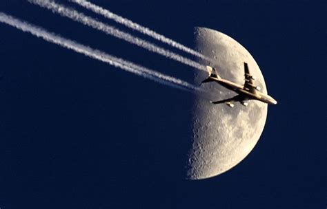 Beautiful Aircraft Photography in Front of the Sun and Moon | Art