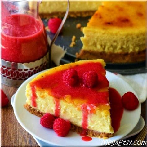 Creme Brulee Cheesecake with a gorgeous crackly sugar top and raspberry sauce! | Raspberry sauce ...