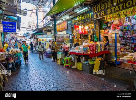 Sampeng market, Chinatown, Bangkok, Thailand Stock Photo - Alamy